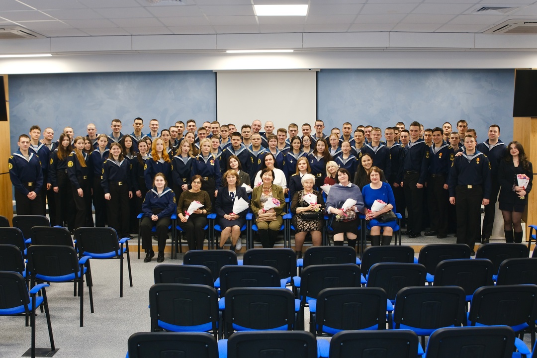 Кто сказал, что женщины и флот несовместимы? Поговорили об этом в стенах МГУ им. Невельского с женщинами-сотрудницами FESCO разных лет!