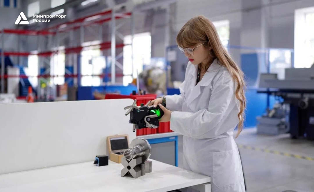 ️ Замглавы Минпромторга России Альберту Каримову продемонстрировали работу Инжинирингового центра «Кронштадт»