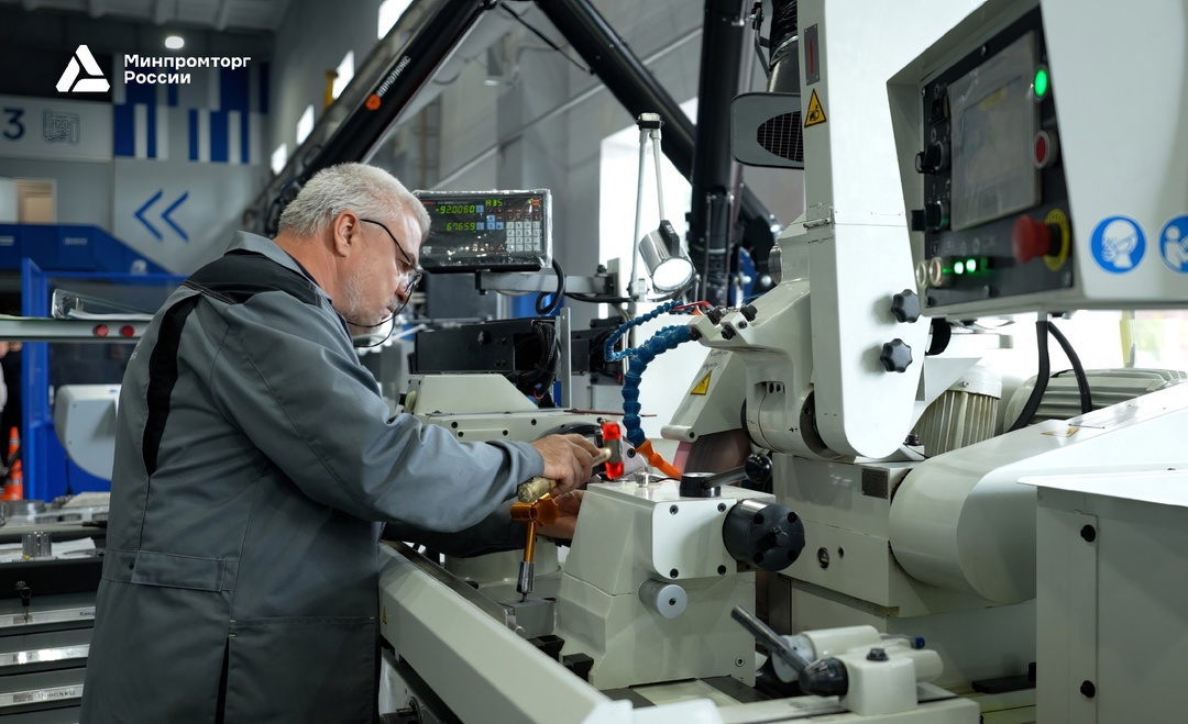 ️ Замглавы Минпромторга России Альберту Каримову продемонстрировали работу Инжинирингового центра «Кронштадт»