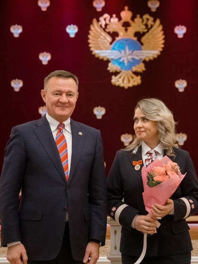 Роман Старовойт вручил награды в преддверии Международного женского дня