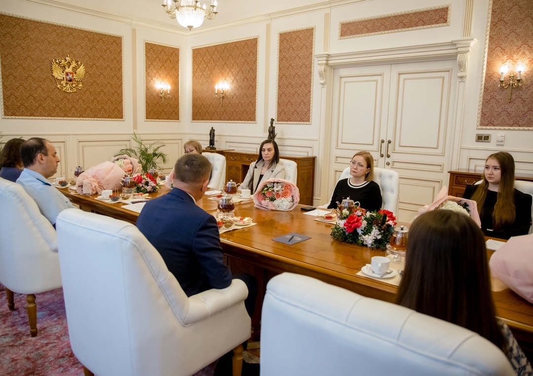 В преддверии 8 марта Роман Старовойт поздравил сотрудниц Минтранса России, чьи близкие сейчас находятся в зоне проведения специальной военной операции