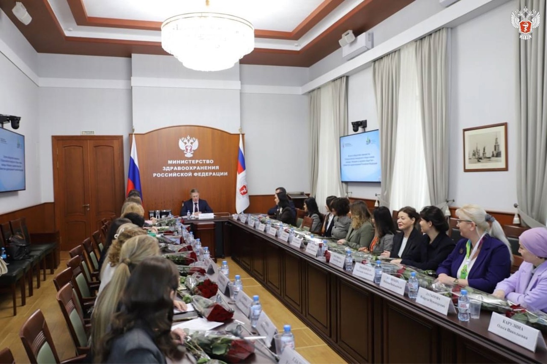 Михаил Мурашко встретился с победителями и финалистами конкурса «Женщины за здоровое общество»