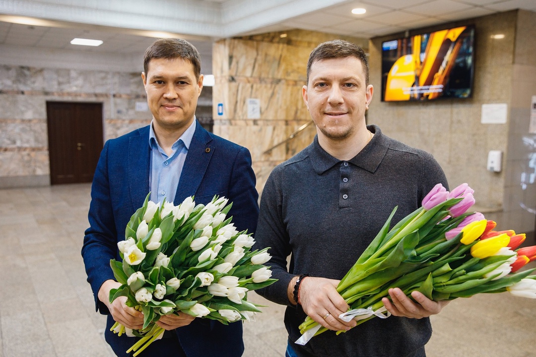 Приятные сюрпризы с самого утра Сегодня начинаем рабочий день с подарков и поздравлений