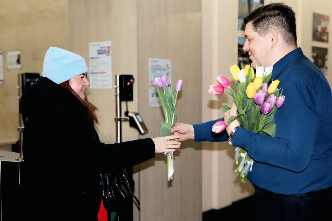 Приятные сюрпризы с самого утра Сегодня начинаем рабочий день с подарков и поздравлений