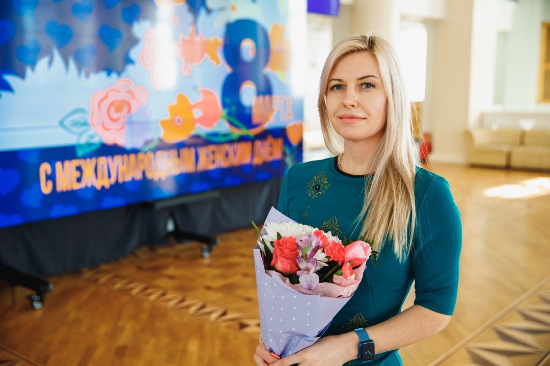 В преддверии 8 Марта мы пригласили наших прекрасных сотрудниц на премьеру спектакля