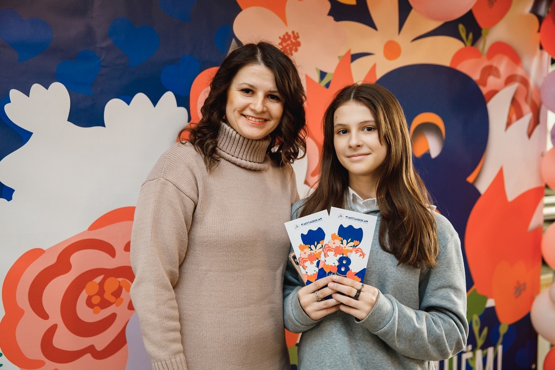 В преддверии 8 Марта мы пригласили наших прекрасных сотрудниц на премьеру спектакля