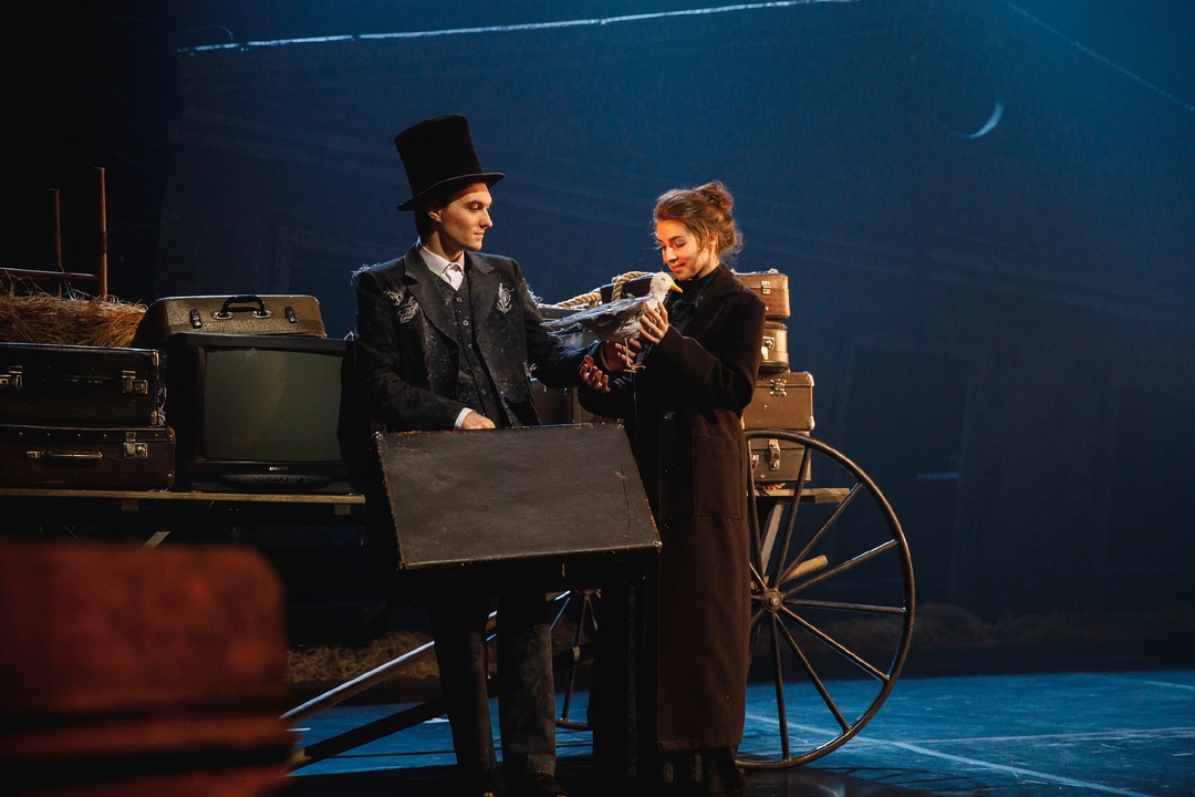 В преддверии 8 Марта мы пригласили наших прекрасных сотрудниц на премьеру спектакля