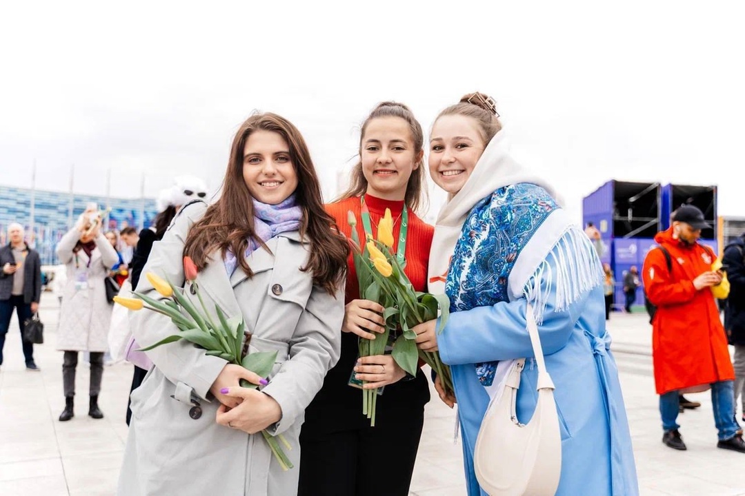 Члены правительства поздравили женщин с Международным женским днем