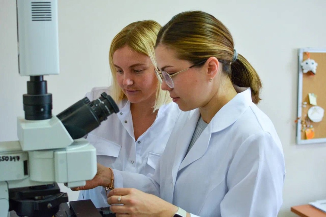 Члены правительства поздравили женщин с Международным женским днем