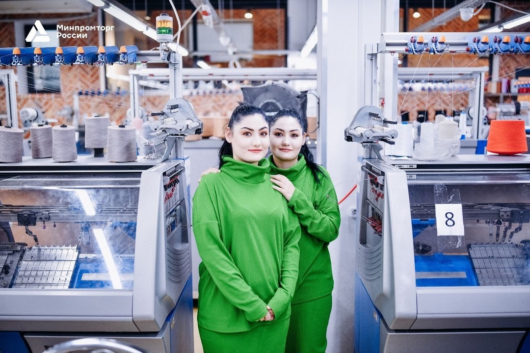 Милые женщины! С Международным женским днём 8 Марта!