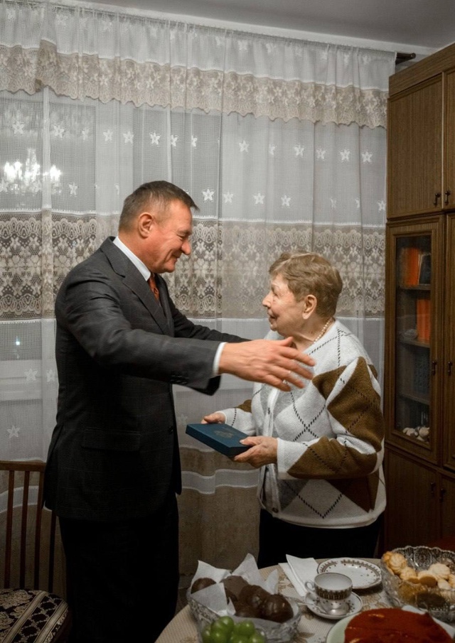 Роман Старовойт поздравил ветеранов-транспортниц с Международным женским днём