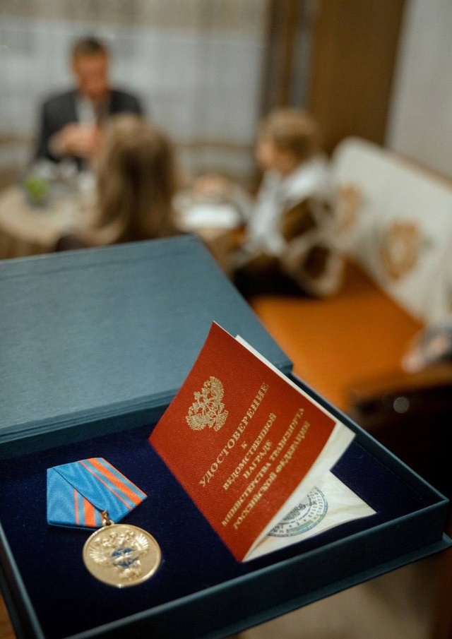 Роман Старовойт поздравил ветеранов-транспортниц с Международным женским днём