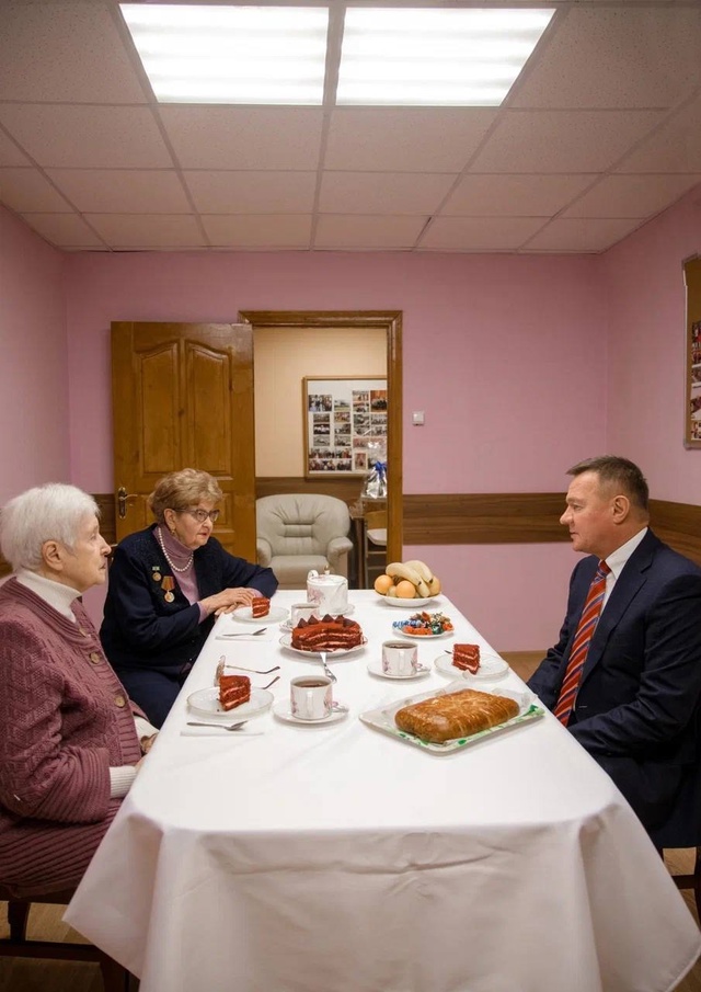 Роман Старовойт поздравил ветеранов-транспортниц с Международным женским днём