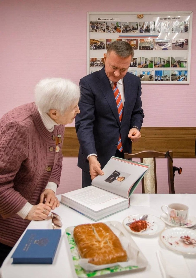 Роман Старовойт поздравил ветеранов-транспортниц с Международным женским днём