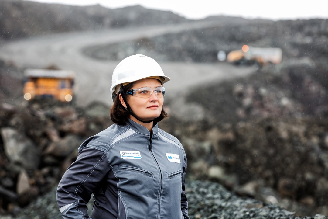 Поздравляем с 8 Марта В горной отрасли работают только мужчины? Готовы опровергнуть.