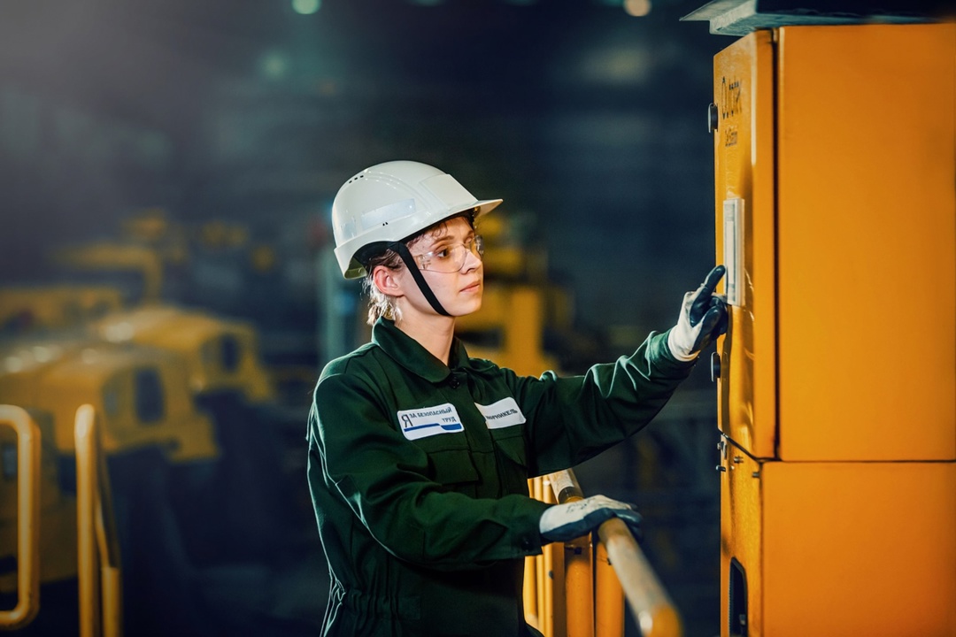 Поздравляем с 8 Марта В горной отрасли работают только мужчины? Готовы опровергнуть.