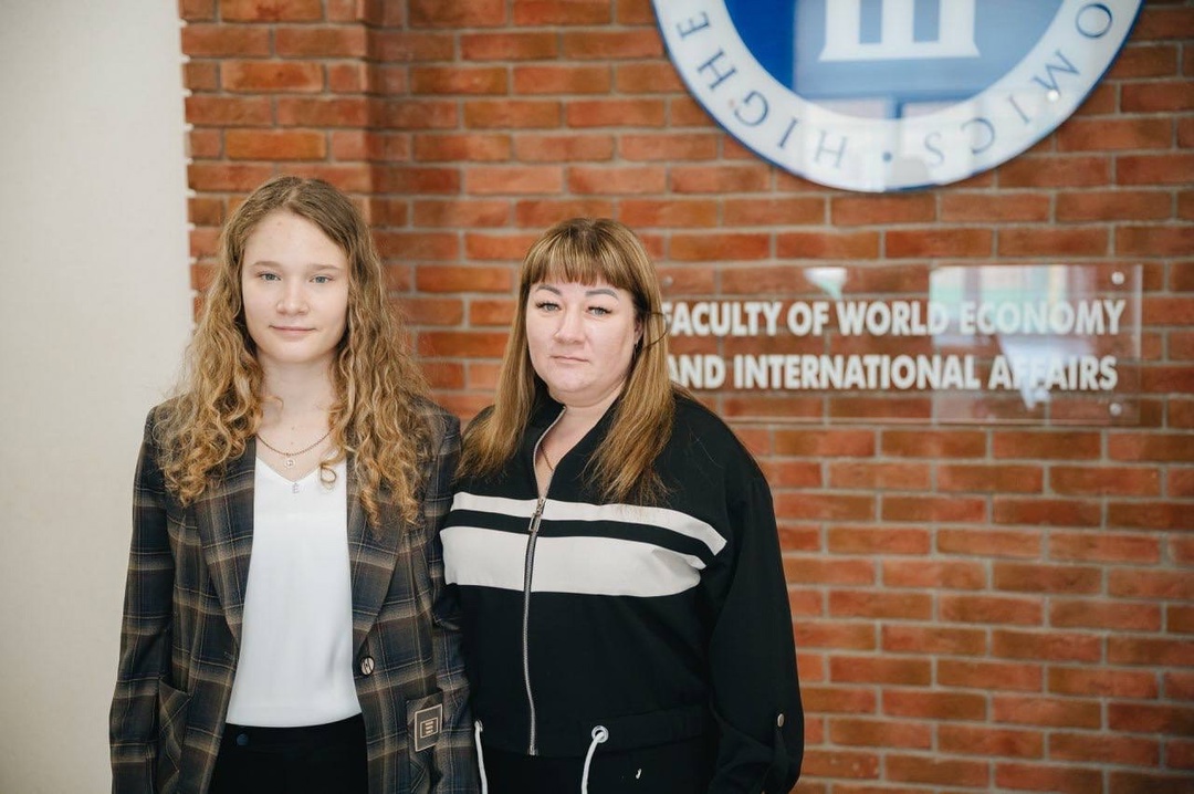 «Ёлка желаний» - мечты сбываются Министр энергетики Сергей Цивилев исполнил заветные желания детей из разных уголков нашей страны, приславших свои письма на…