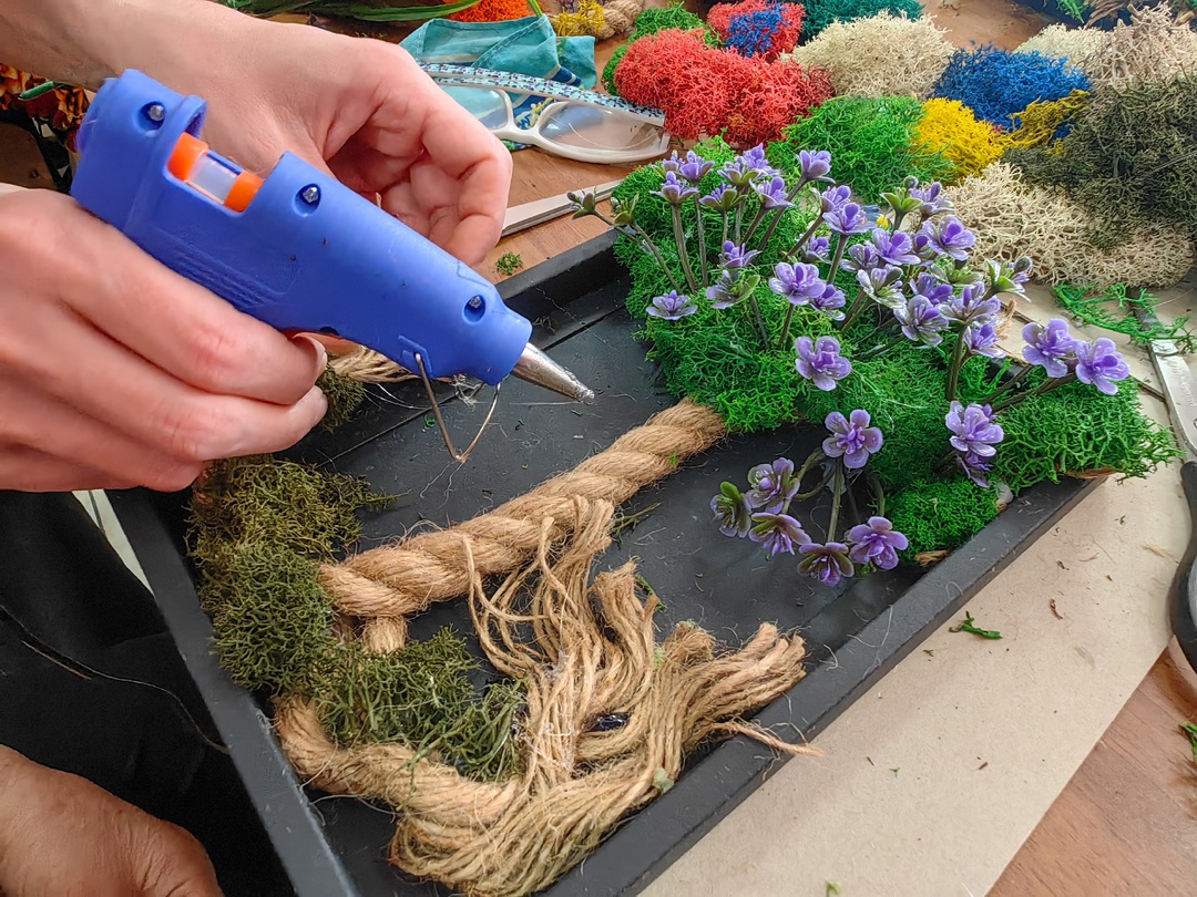 К весеннему празднику 8 марта волонтеры компании "Газпром переработка Благовещенск" организовали поздравление и мастер-класс для жительниц «Дома одиноких…