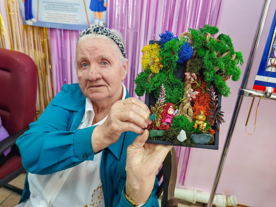 К весеннему празднику 8 марта волонтеры компании "Газпром переработка Благовещенск" организовали поздравление и мастер-класс для жительниц «Дома одиноких…