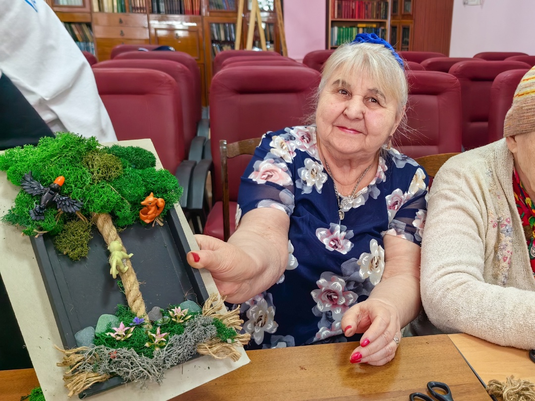 К весеннему празднику 8 марта волонтеры компании "Газпром переработка Благовещенск" организовали поздравление и мастер-класс для жительниц «Дома одиноких…