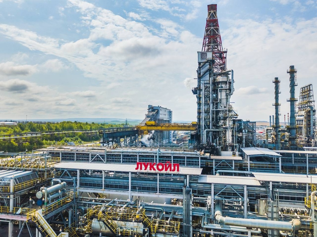 Прокачка безопасности Инженеры ЛУКОЙЛа разработали первый в стране компьютерный симулятор для отработки нештатных ситуаций на НПЗ.