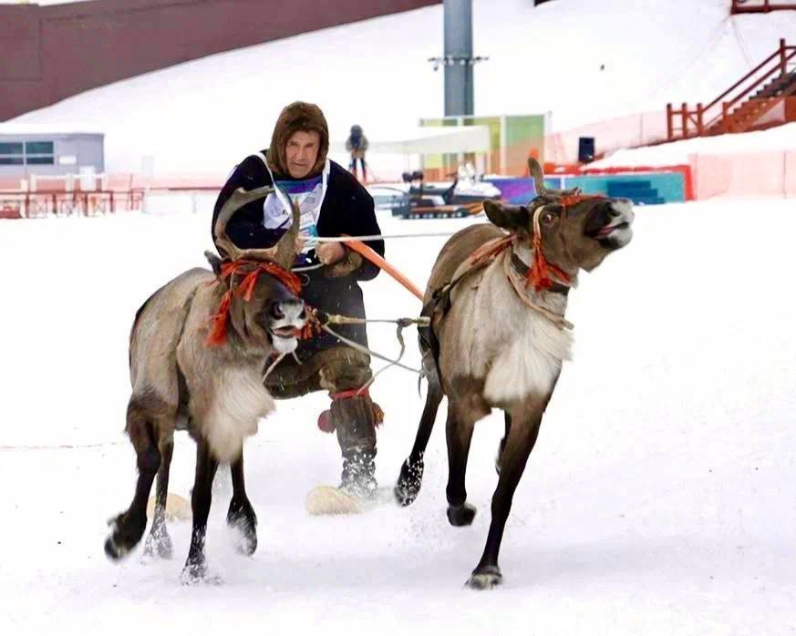 Полный привод и две оленьи силы ЛУКОЙЛ поддержал традиционные гонки в рамках конкурса профмастерства оленеводов Югры.