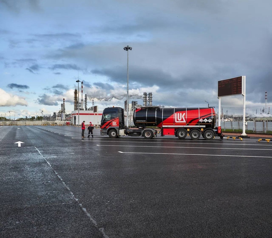 Умные битумы ЛУКОЙЛа Лучшие решения для строительства дорог представила Компания на научно-практической конференции в Екатеринбурге.