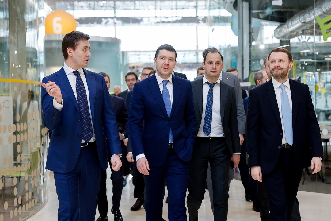 Антон Алиханов и Валерий Фальков приняли участие в совещании по развитию промышленной робототехники