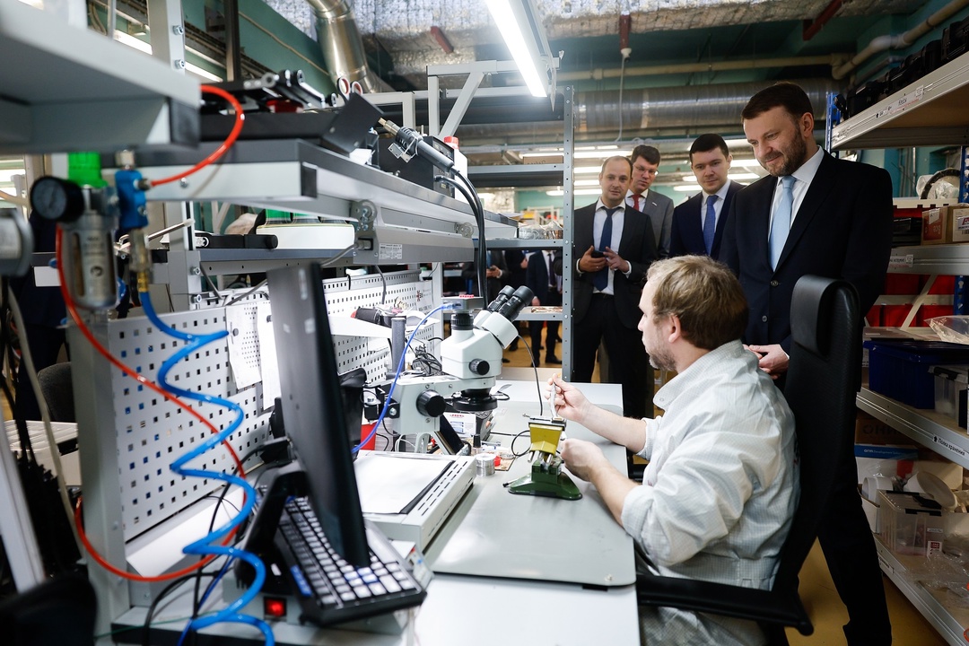 Антон Алиханов и Валерий Фальков приняли участие в совещании по развитию промышленной робототехники