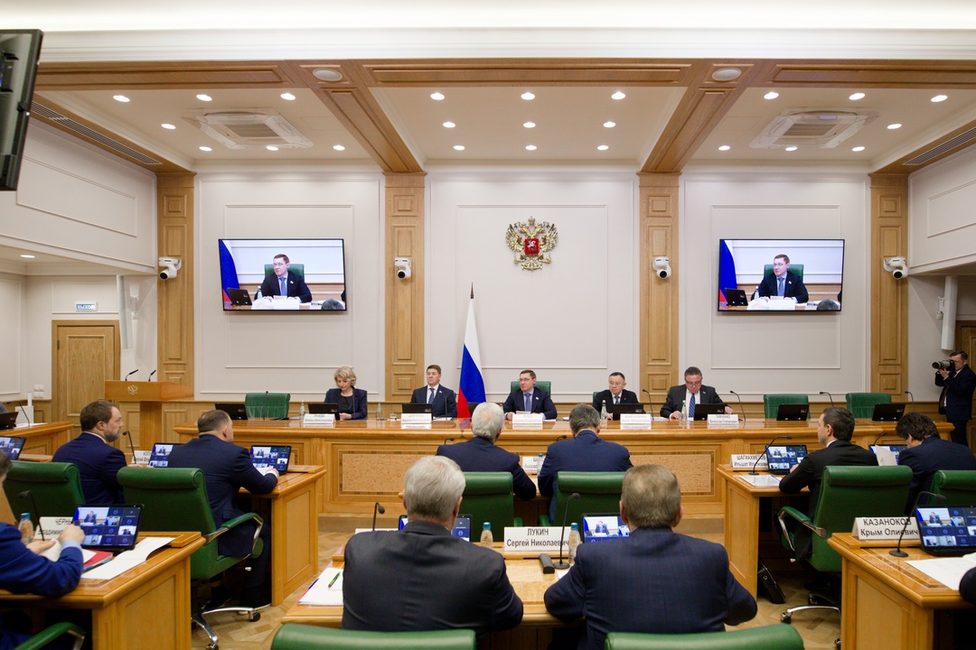 Ирек Файзуллин выступил на парламентских слушаниях в Совете Федерации