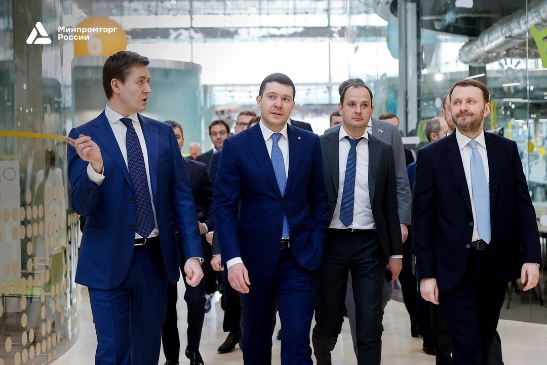 Антон Алиханов принял участие в совещании по развитию промробототехники