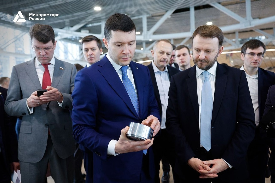 Антон Алиханов принял участие в совещании по развитию промробототехники