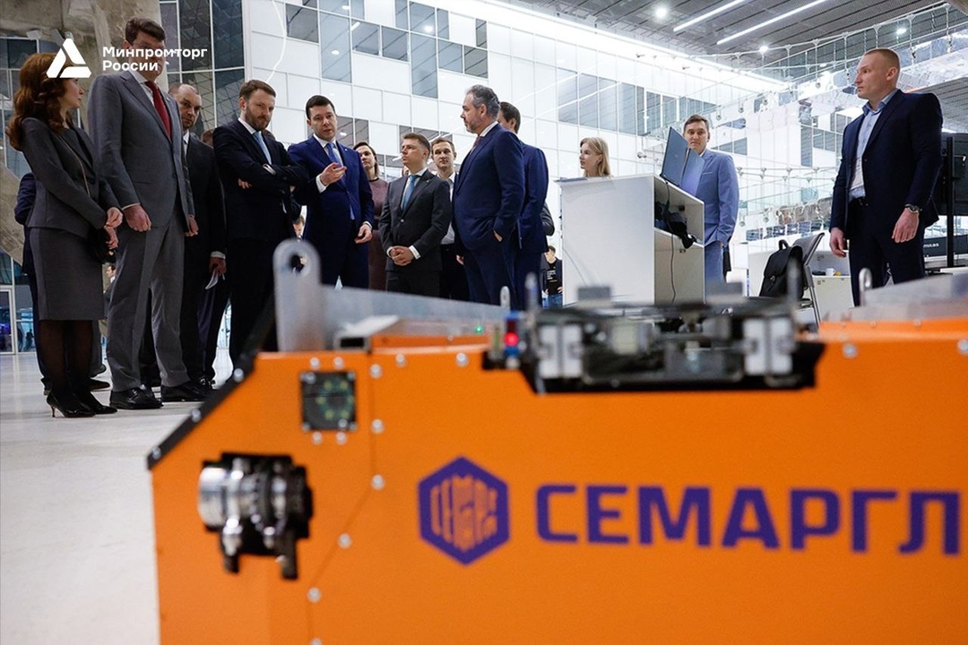 Антон Алиханов принял участие в совещании по развитию промробототехники