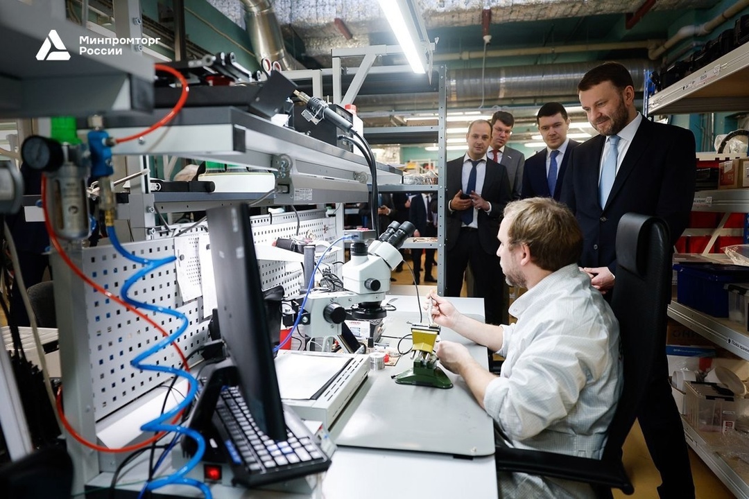 Антон Алиханов принял участие в совещании по развитию промробототехники