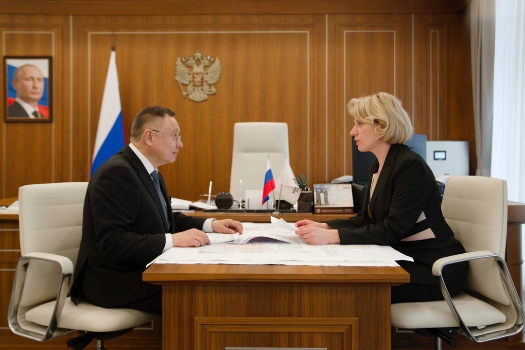 В Минстрое России состоялась рабочая встреча Министра строительства и ЖКХ РФ Ирека Файзуллина и аудитора Счетной палаты Натальи Труновой