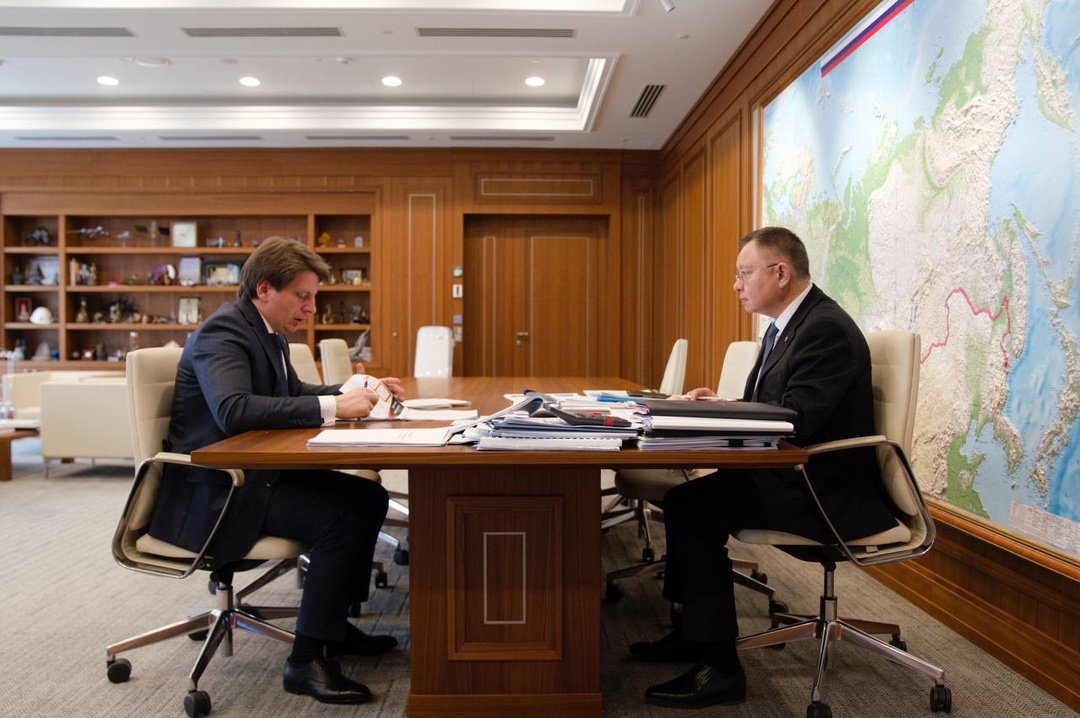 Министр строительства и ЖКХ РФ Ирек Файзуллин провёл совещание по реализации проектов в строительной отрасли и сфере ЖКХ в Ленинградской области