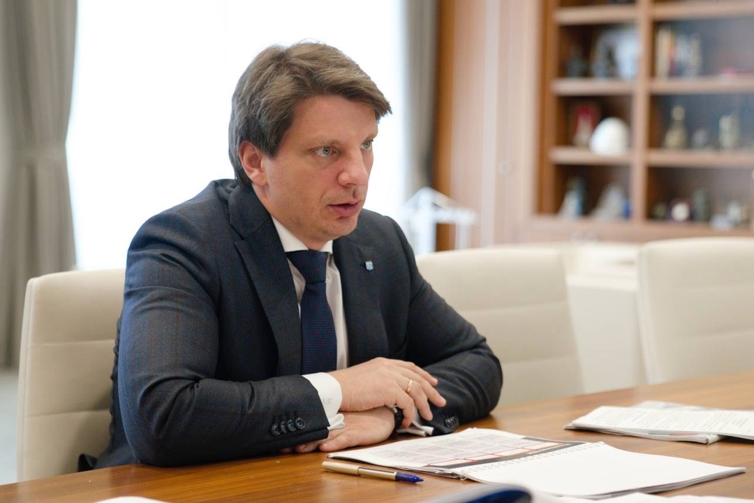 Министр строительства и ЖКХ РФ Ирек Файзуллин провёл совещание по реализации проектов в строительной отрасли и сфере ЖКХ в Ленинградской области