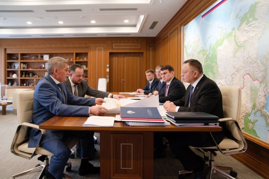 Министр строительства и ЖКХ РФ Ирек Файзуллин провел рабочую встречу с Главой Чувашской Республики Олегом Николаевым