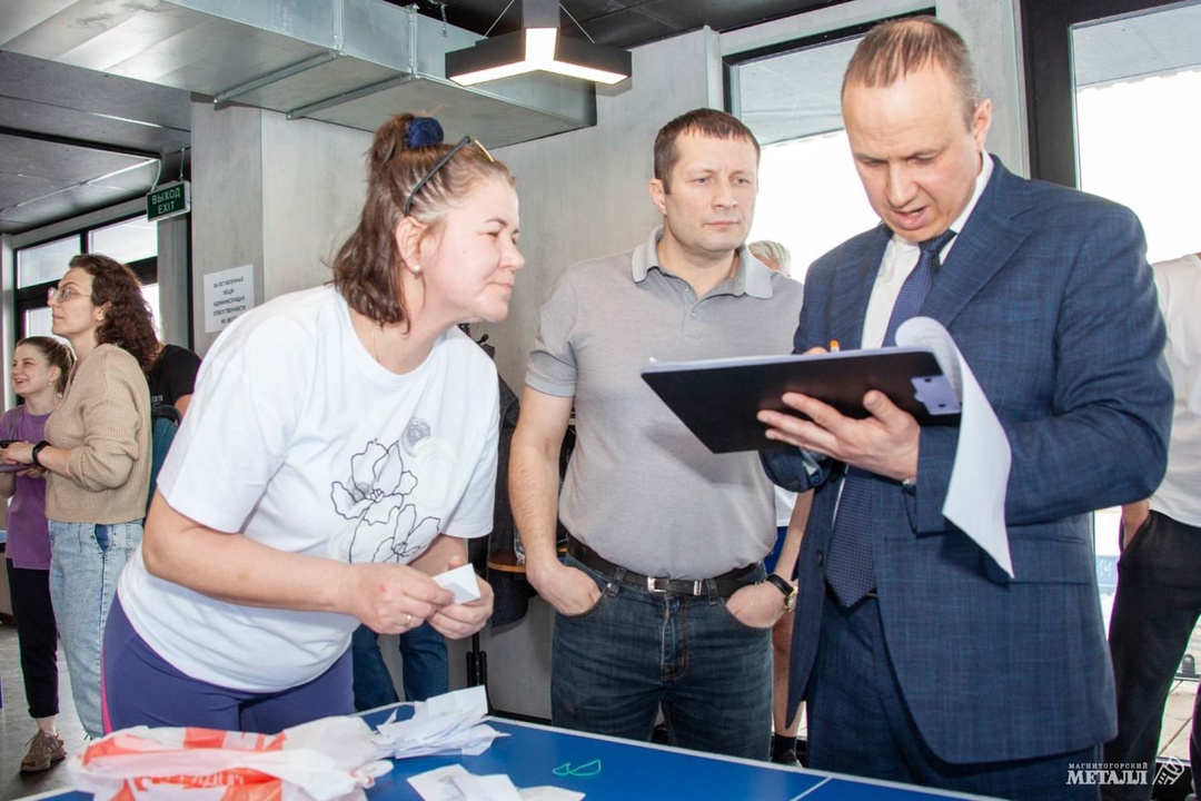 Когда заводчане берут в руки не молот, а ракетку!