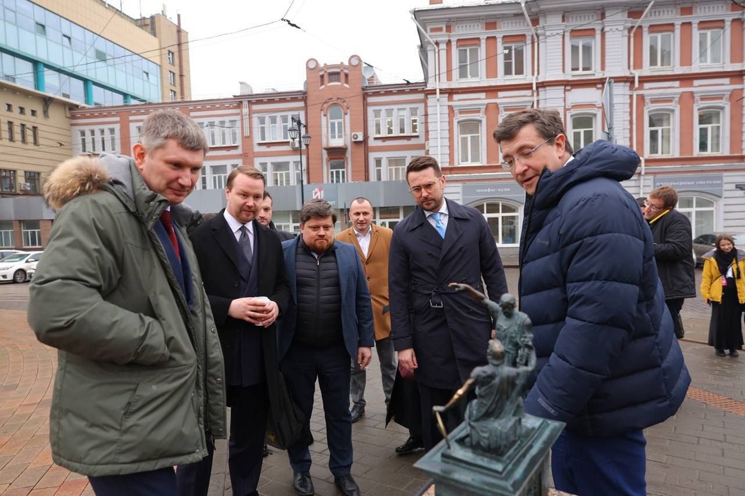 Видим не только производственный, но и мемный потенциал в кадрах из рабочей командировки в Нижний Новгород