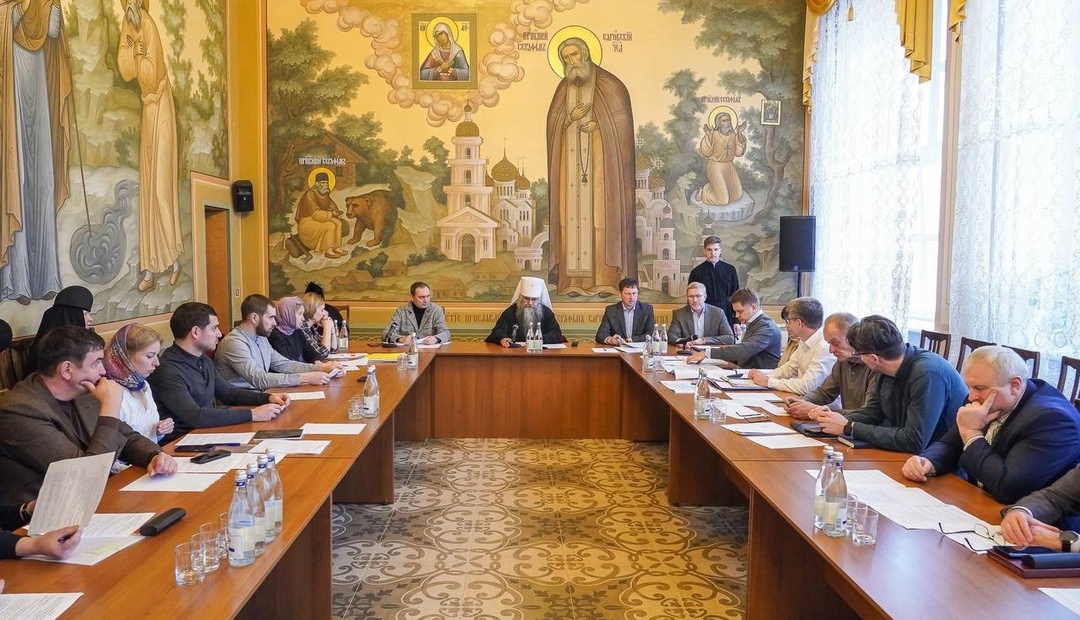 Замминистра строительства и ЖКХ РФ Алексей Ересько принял участие в совещании по вопросам развития Свято-Троицкого Серафимо-Дивеевского женского монастыря в…