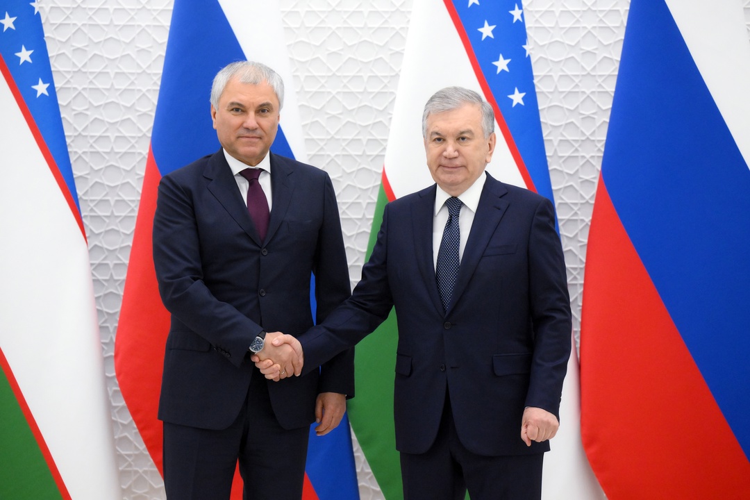 Председатель ГД Вячеслав Володин в ходе официального визита в Республику Узбекистан встретился с Президентом Республики Шавкатом Мирзиёевым.