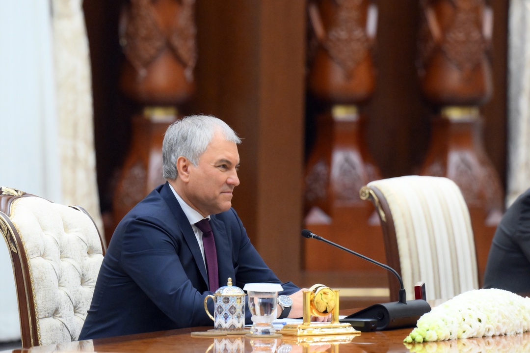 Председатель ГД Вячеслав Володин в ходе официального визита в Республику Узбекистан встретился с Президентом Республики Шавкатом Мирзиёевым.