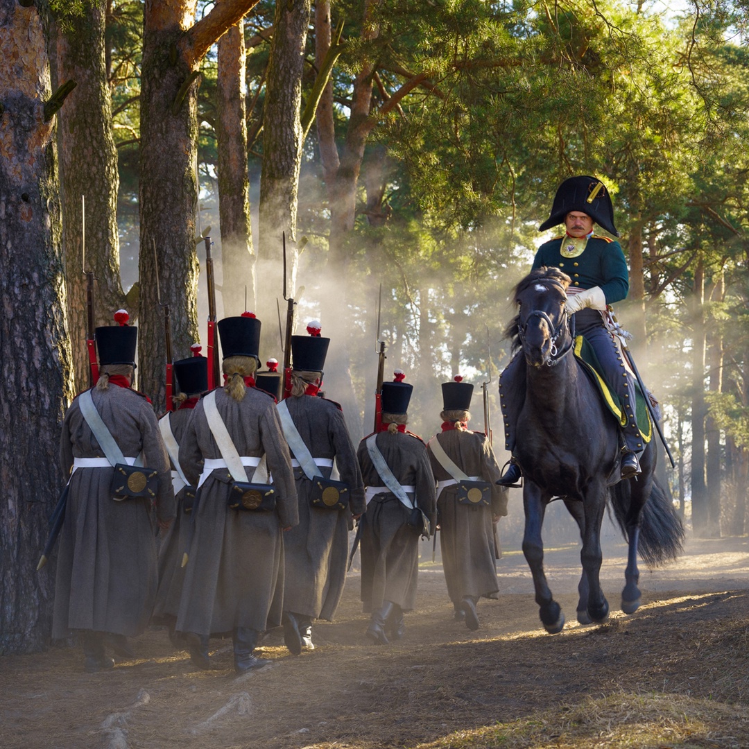 Взойдя на трон Российской империи, Александр Первый был намерен продолжить реформы своих предшественников — отменить крепостное право и ввести конституцию