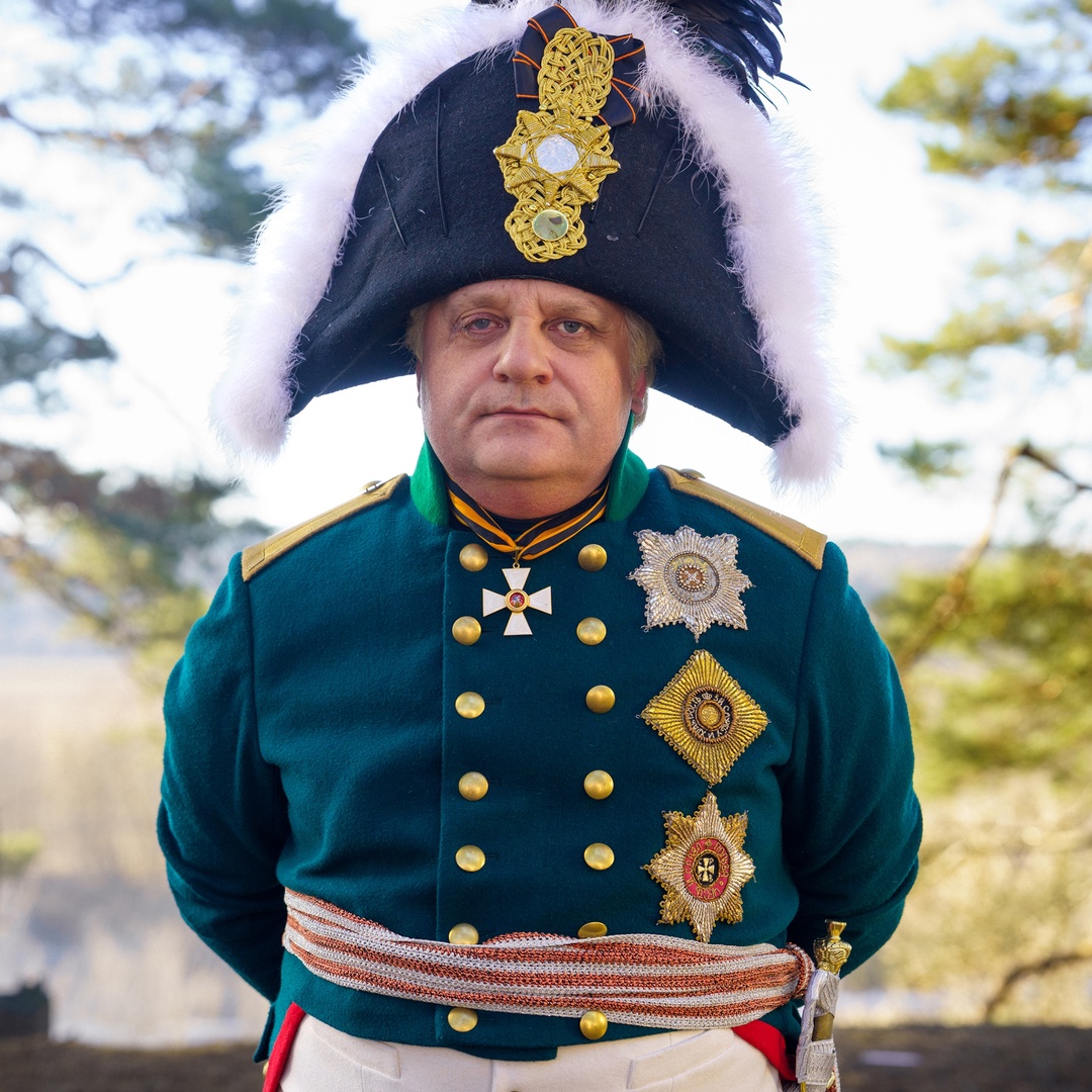 Взойдя на трон Российской империи, Александр Первый был намерен продолжить реформы своих предшественников — отменить крепостное право и ввести конституцию