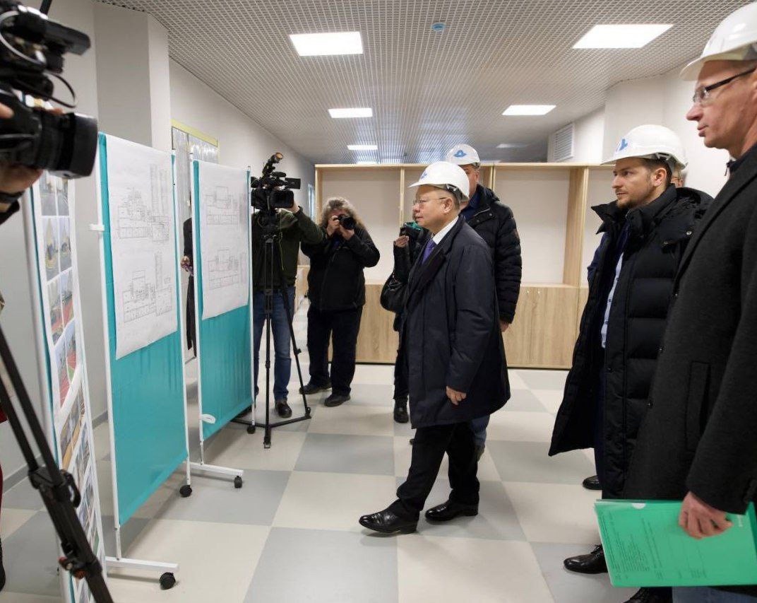 Министр строительства и ЖКХ РФ Ирек Файзуллин в рамках рабочего визита в Самару ознакомился с ходом строительства школы на 200 человек