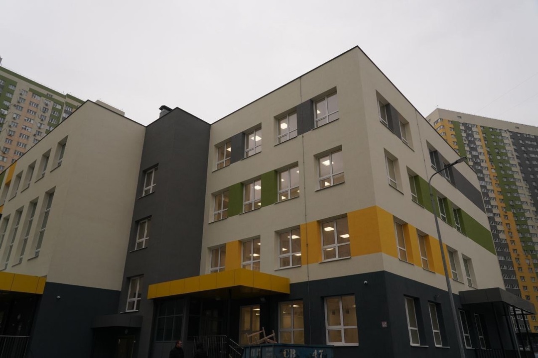 Министр строительства и ЖКХ РФ Ирек Файзуллин в рамках рабочего визита в Самару ознакомился с ходом строительства школы на 200 человек