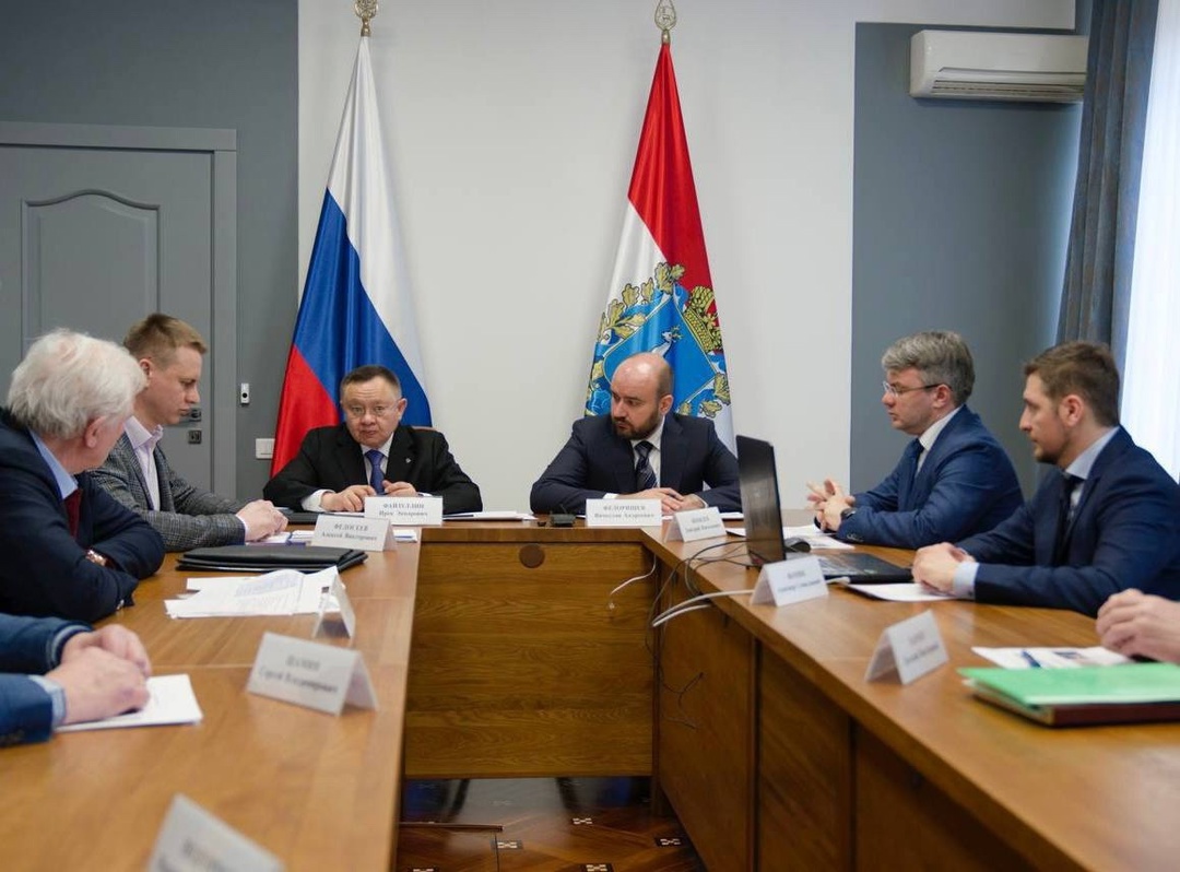 Глава Минстроя России Ирек Файзуллин и губернатор Самарской области Вячеслав Федорищев провели совещание по вопросам развития строительства и инфраструктуры в…