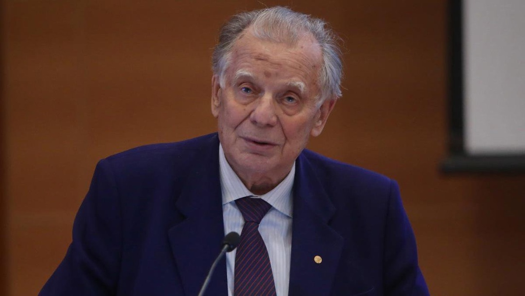 Сегодня лауреату Нобелевской премии, академику, депутату ГД Жоресу Ивановичу Алферову исполнилось бы 95 лет.