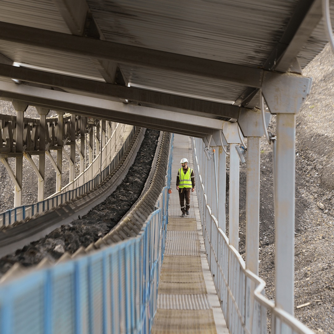 Недавно мы провели опрос среди подписчиков на нашей странице о карьере в компании и поняли, что не все знакомы с уникальным рудодробильным конвейерным…